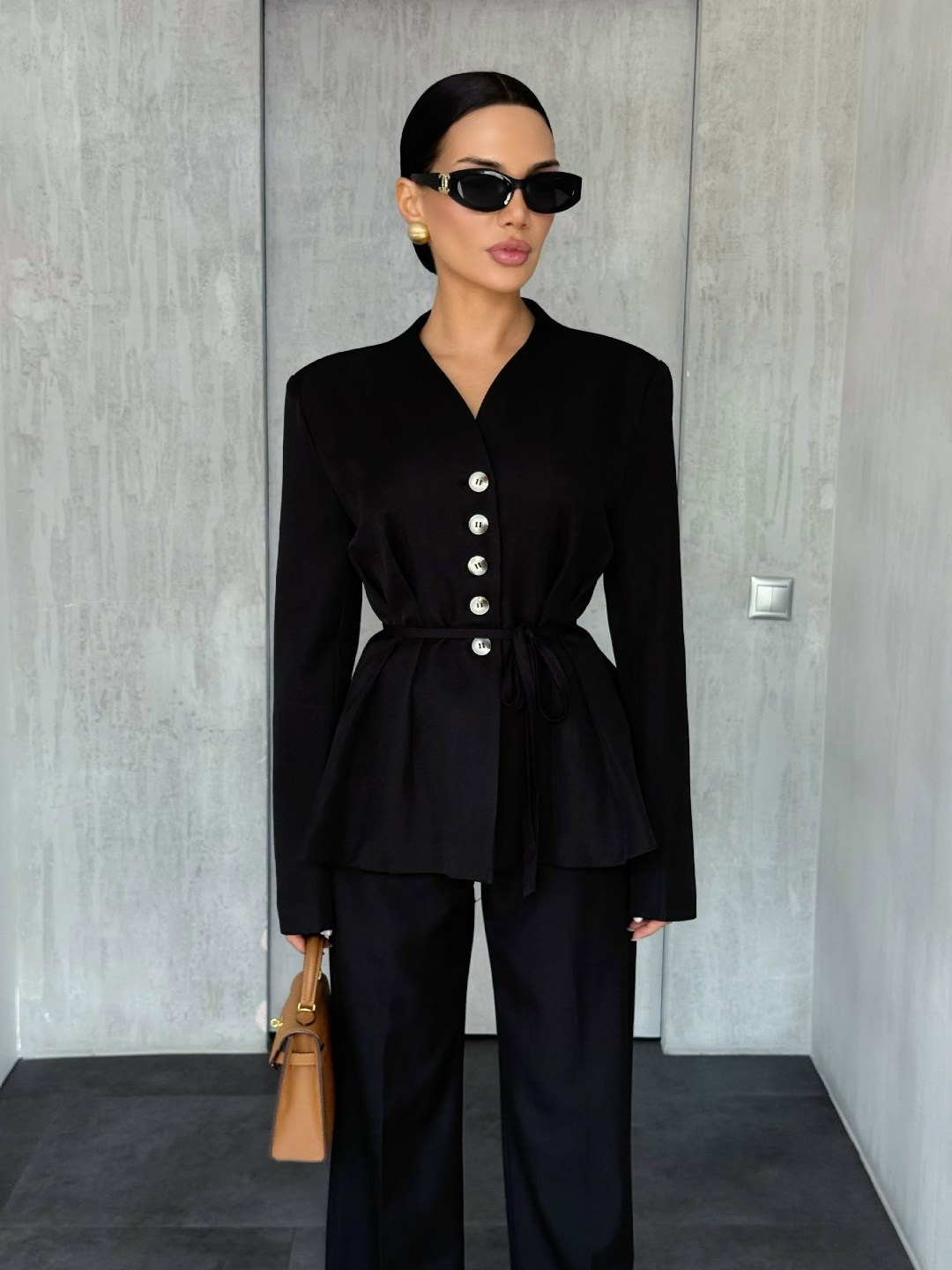 модные костюмы,жакет с поясом,костюмы брючный,женские жакеты,брючный костюм черный