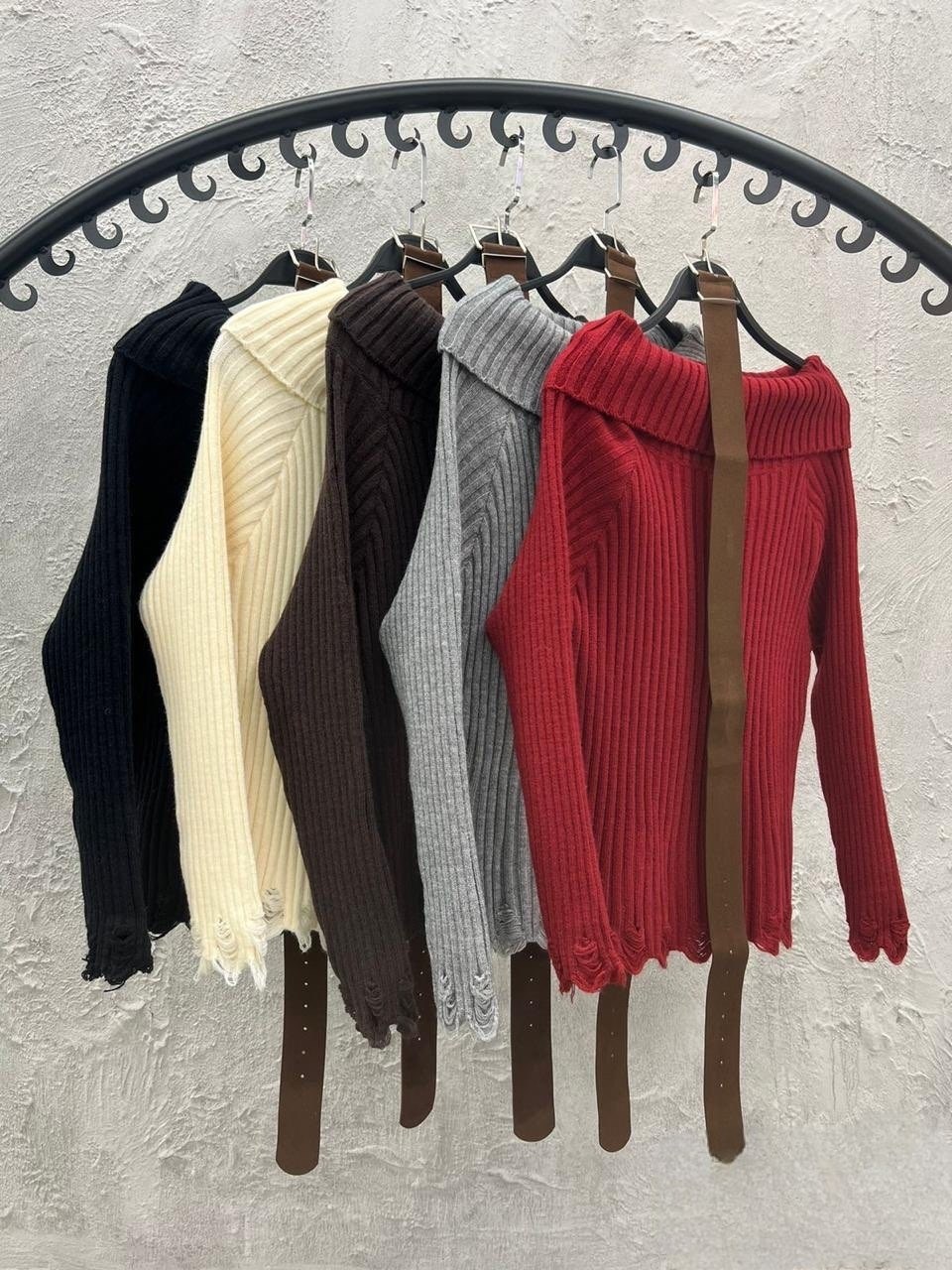 свитер с открытыми плечами,вязаный свитер с открытыми плечами,свитер с открытыми плечами женский,женский свитер,вязаные свитера