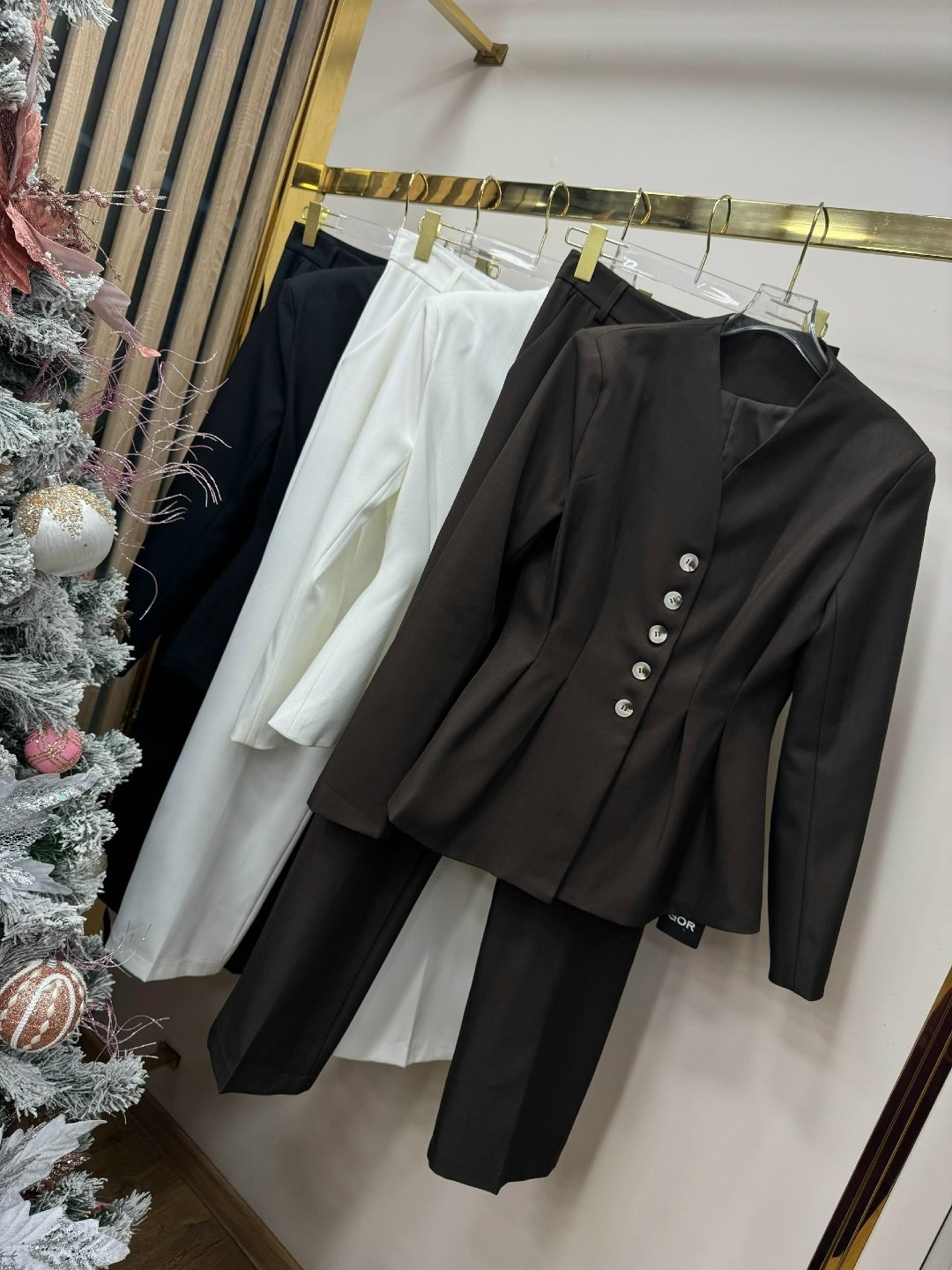 костюмы брючные,белый брючный костюм,элегантный жакет,жакет,белые костюмы