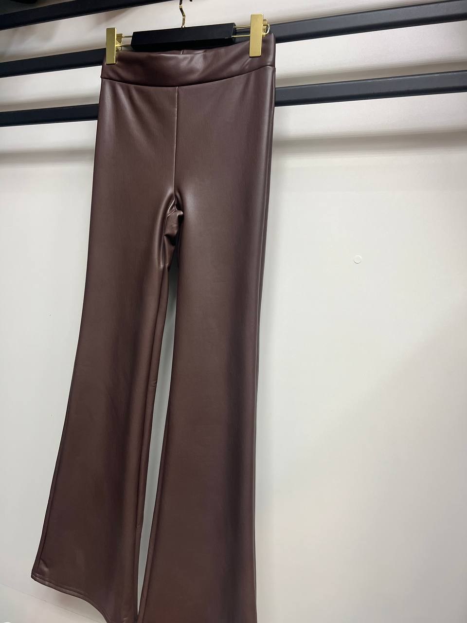 кожаные брюки,коричневые кожаные брюки,брюки из матовой экокожи,кожаные штаны,брюки кожаные палаццо