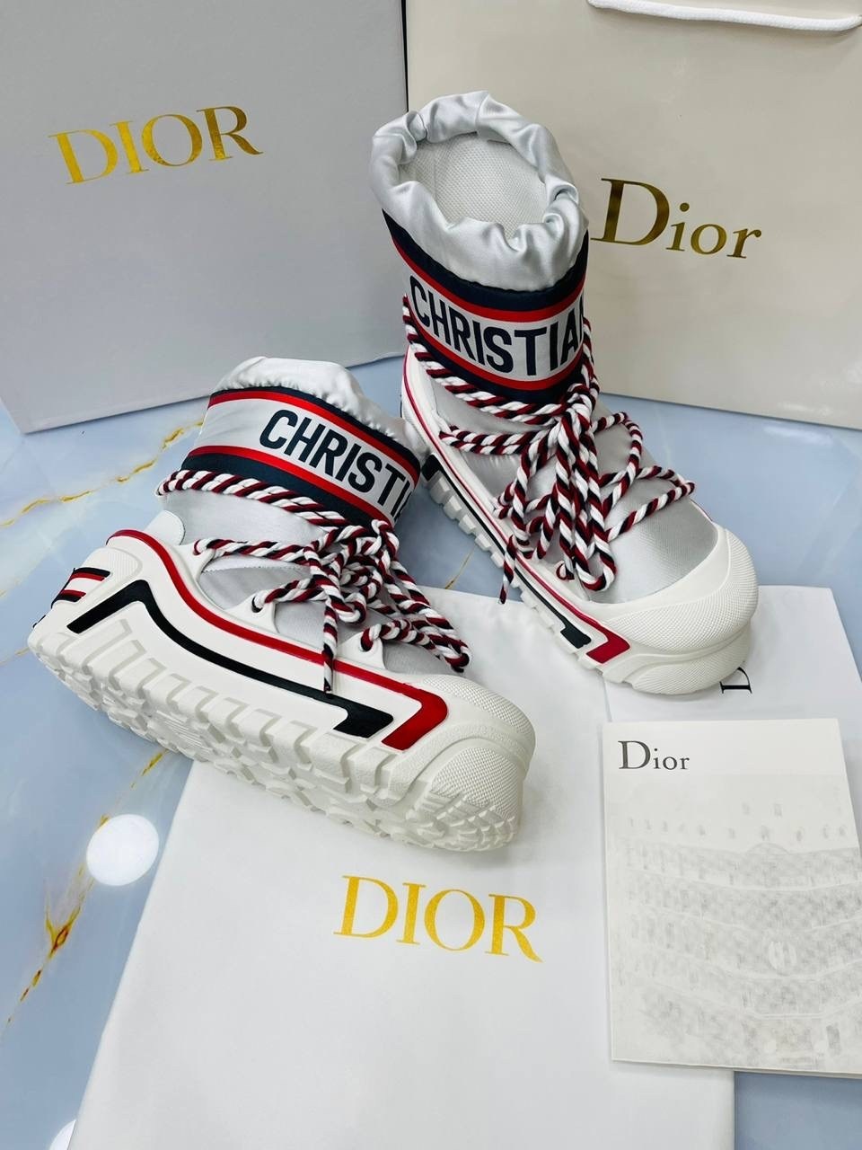 ботинки dior,дутики кристиан диор,dior кроссовки,зимние ботинки dior в стиле apres-ski dioralps,луноходы кристиан диор