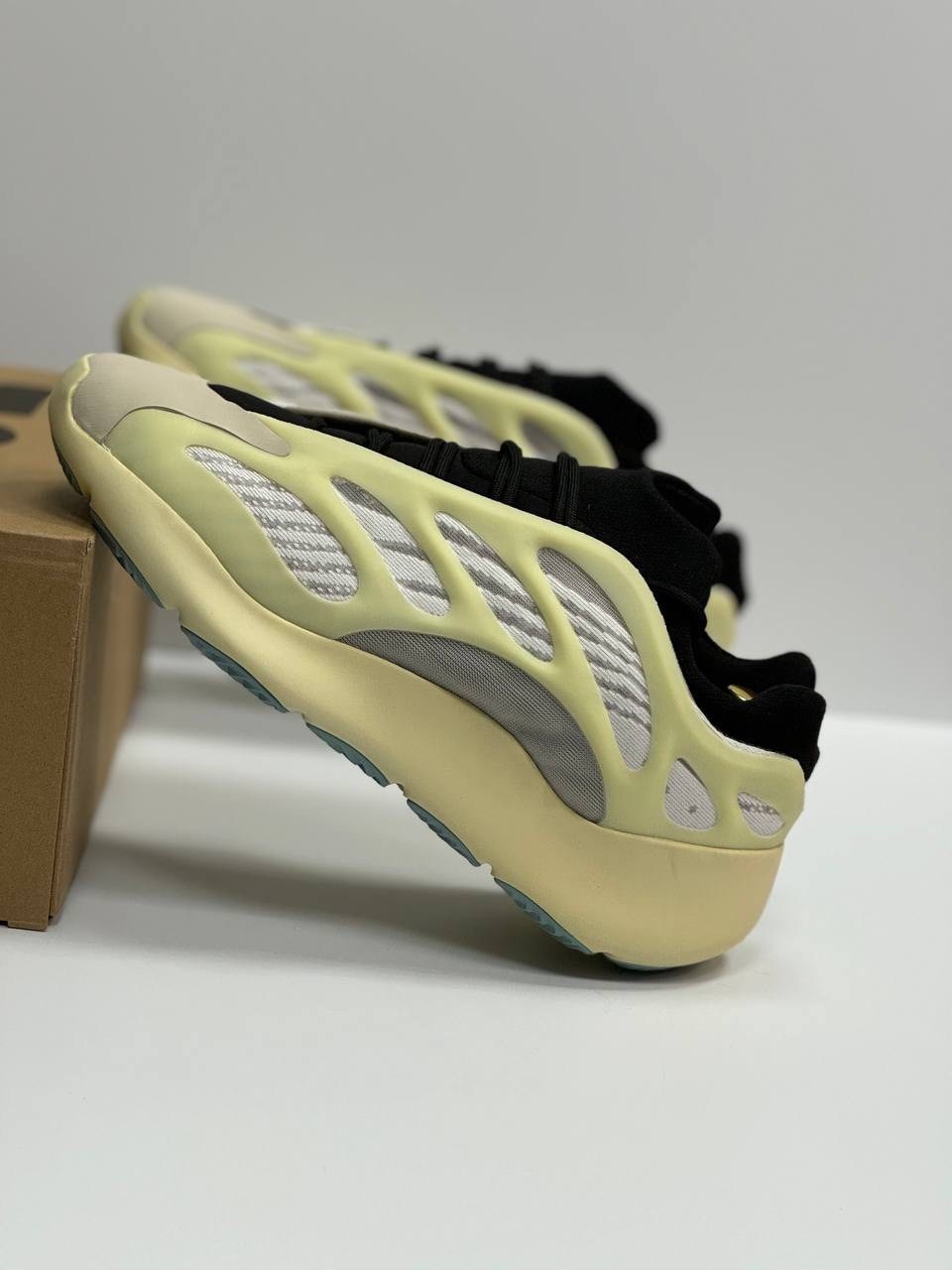 кроссовки adidas yeezy boost 700,adidas yeezy boost 700 v 3,adidas yeezy boost 700,кроссовки adidas yeezy 700,adidas yeezy 700