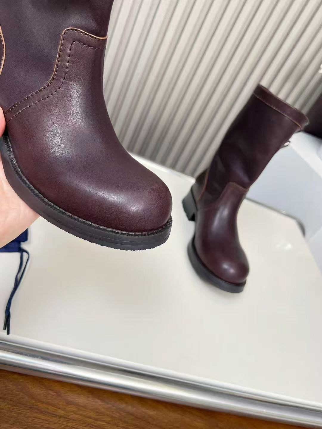 кожаные сапоги miu miu,женские сапоги,сапоги,сапоги кожаные женские,