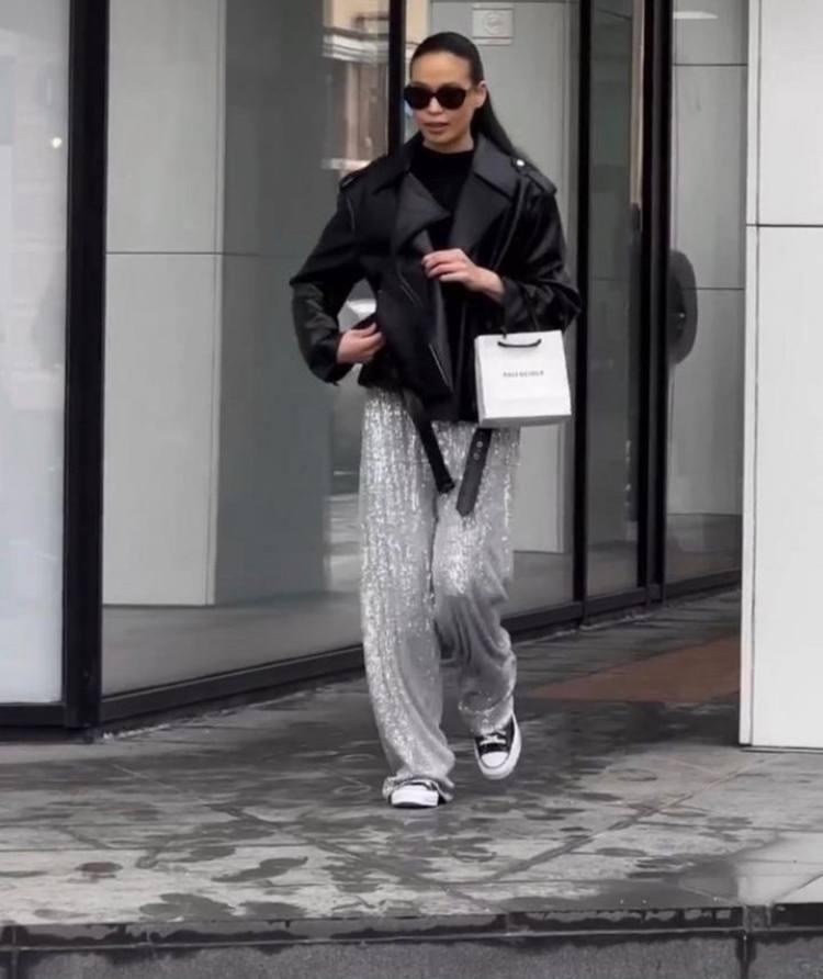 брюки с пайетками образы,стильные наряды,брюки с пайетками,брюки блестящие,брюки палаццо блестящие