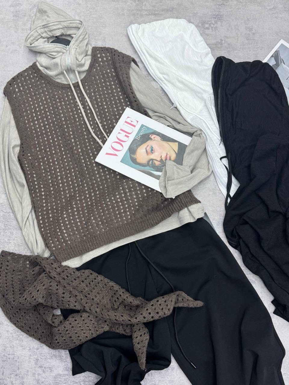 вязаные жилеты,женские жилеты,трикотажные костюмы,безрукавка жилет