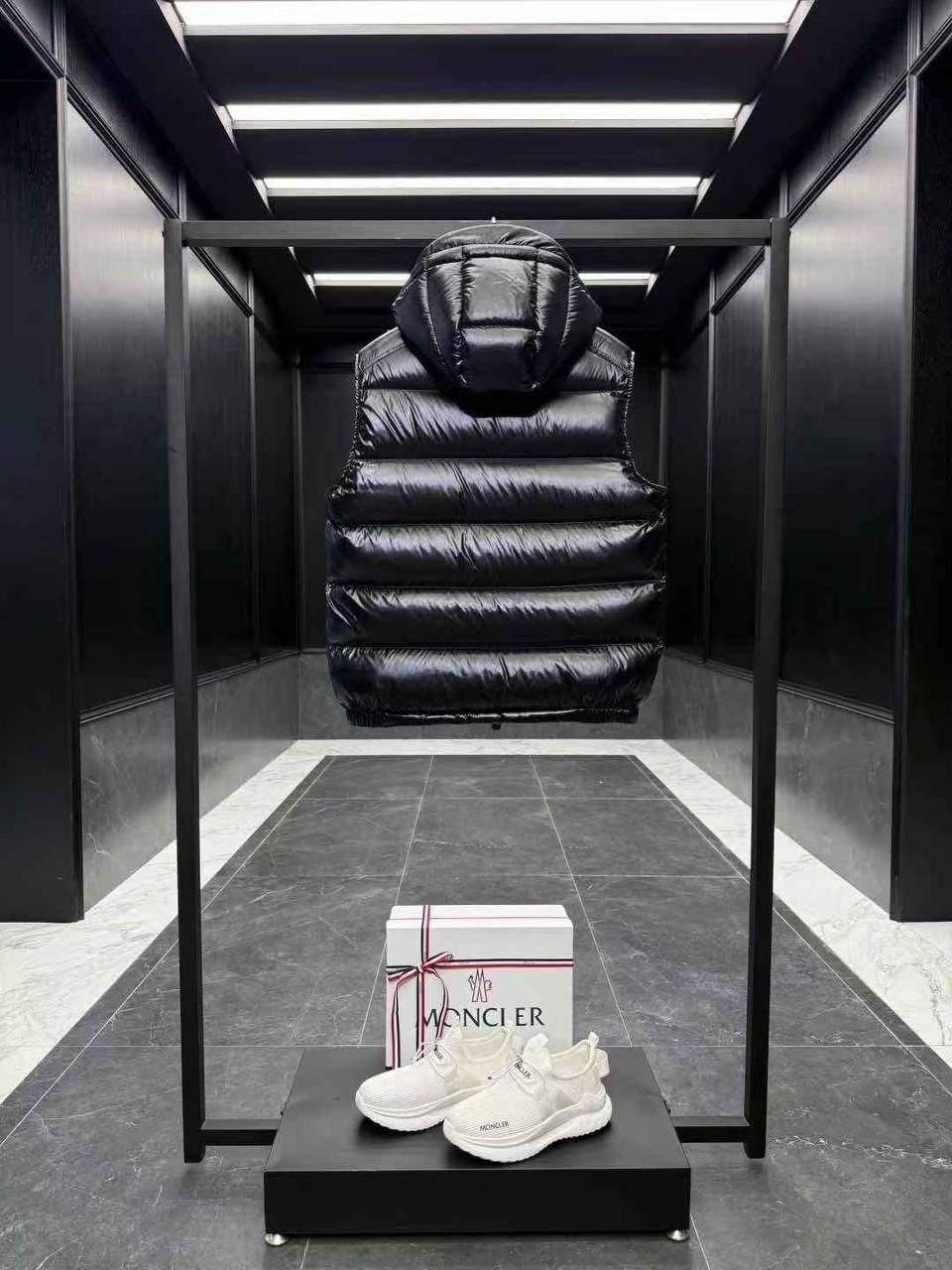 жилет монклер мужской,жилет moncler,монклер жилетка мужская черная,жилетка монклер,жилет монклер