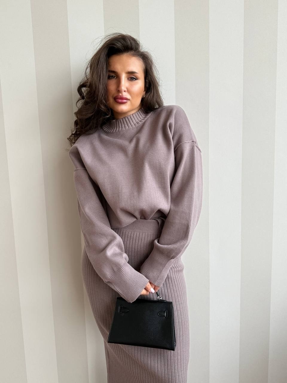 трикотажные костюмы,вязаный костюм с юбкой,стильный трикотажный костюм,вязаные костюмы,трикотажные костюмы женские с юбкой