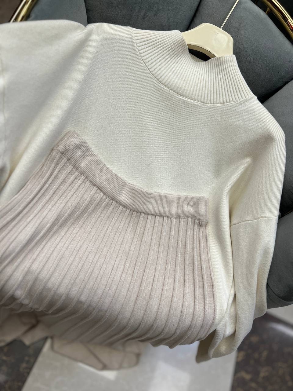 трикотажные костюмы,женская кофта,свитер женский,свитер черный,свитер с высоким воротом