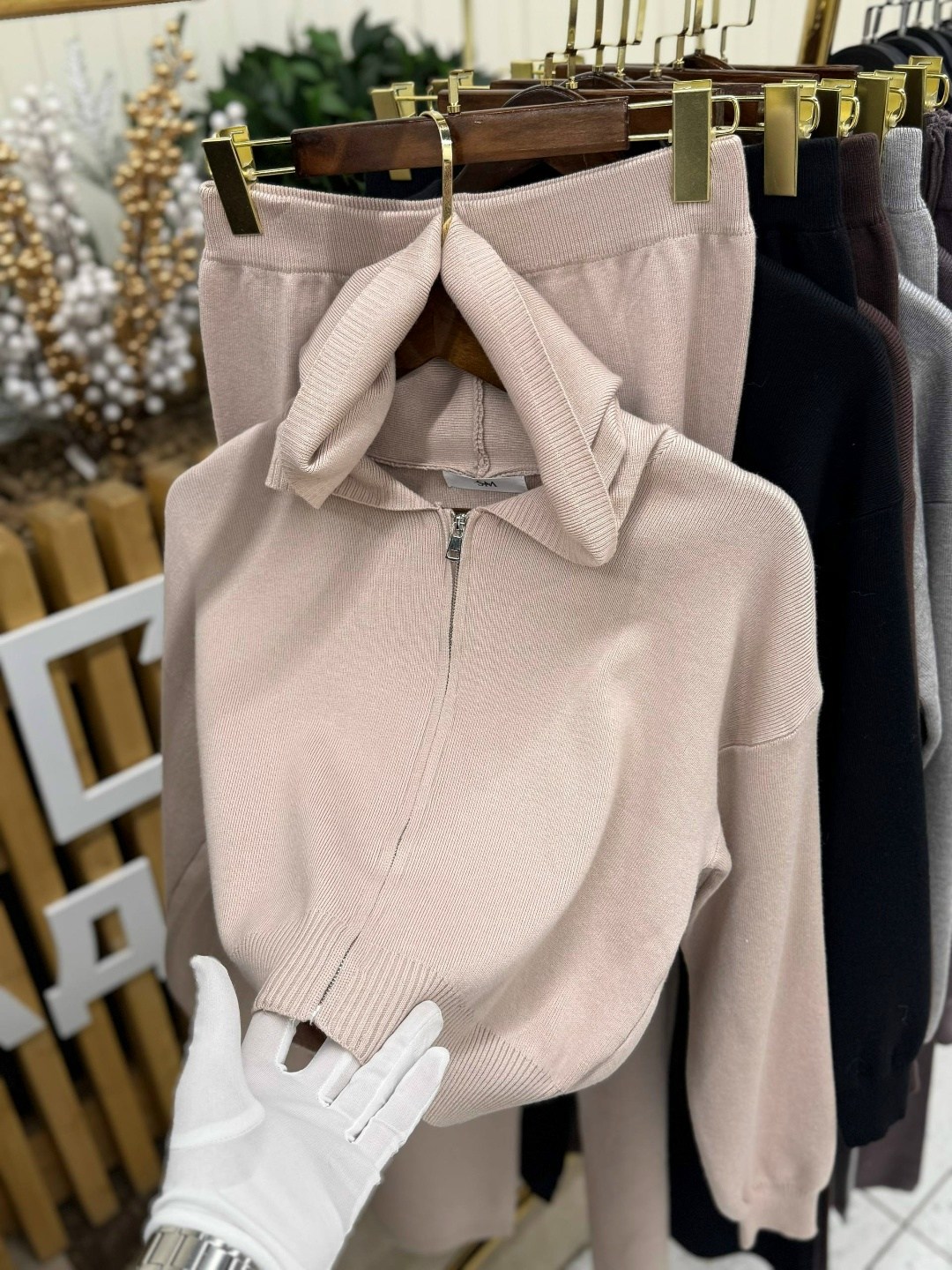 костюмы брючные,женские костюмы,вязаные костюмы,костюм коричневый