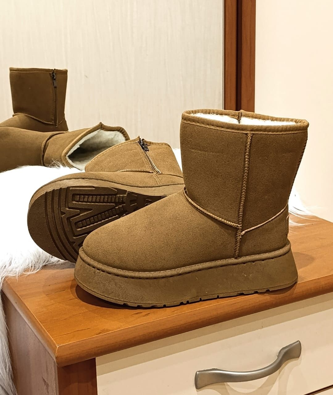 женские угги,женская зимняя ,,укороченные угги,угги