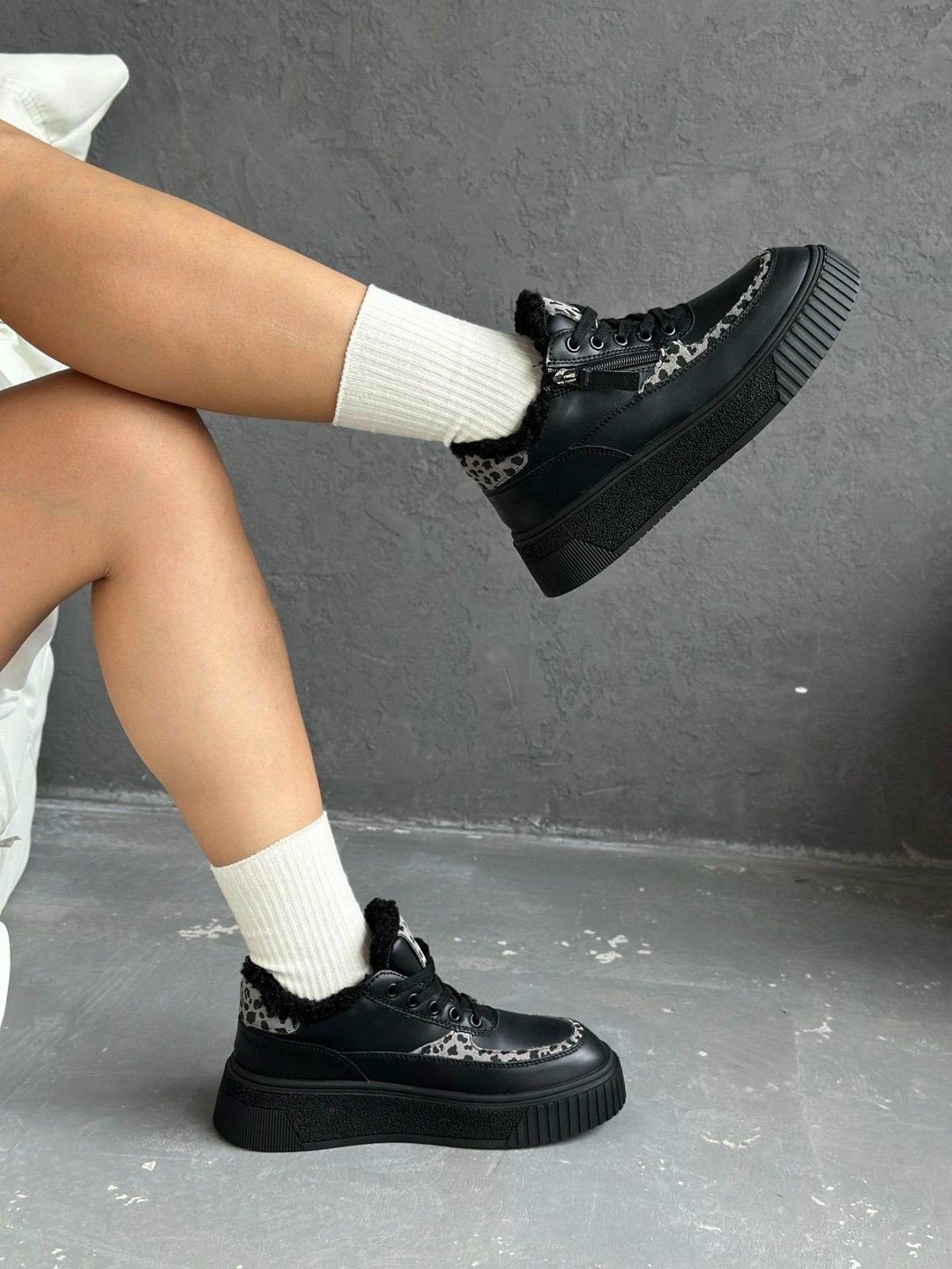 ,женские кроссовки,спортивная , женская,замшевые кеды