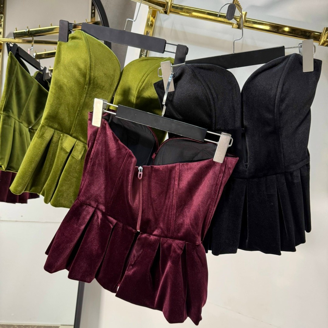 комбинезон из бархата,платья мини,платье черное мини,стильные наряды,короткие платье