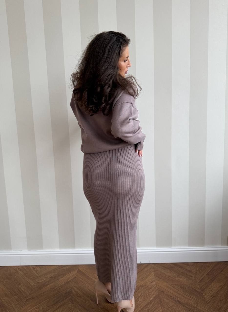 трикотажные костюмы,вязаный костюм с юбкой,стильный трикотажный костюм,вязаные костюмы,трикотажные костюмы женские с юбкой