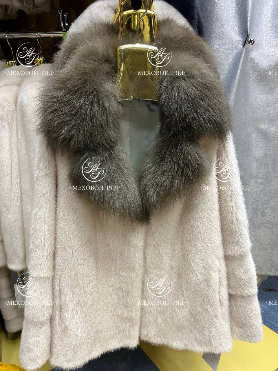 женская шуба из натурального меха норки,шуба с воротником,женские меховые,меховые изделия,белая норковая шуба