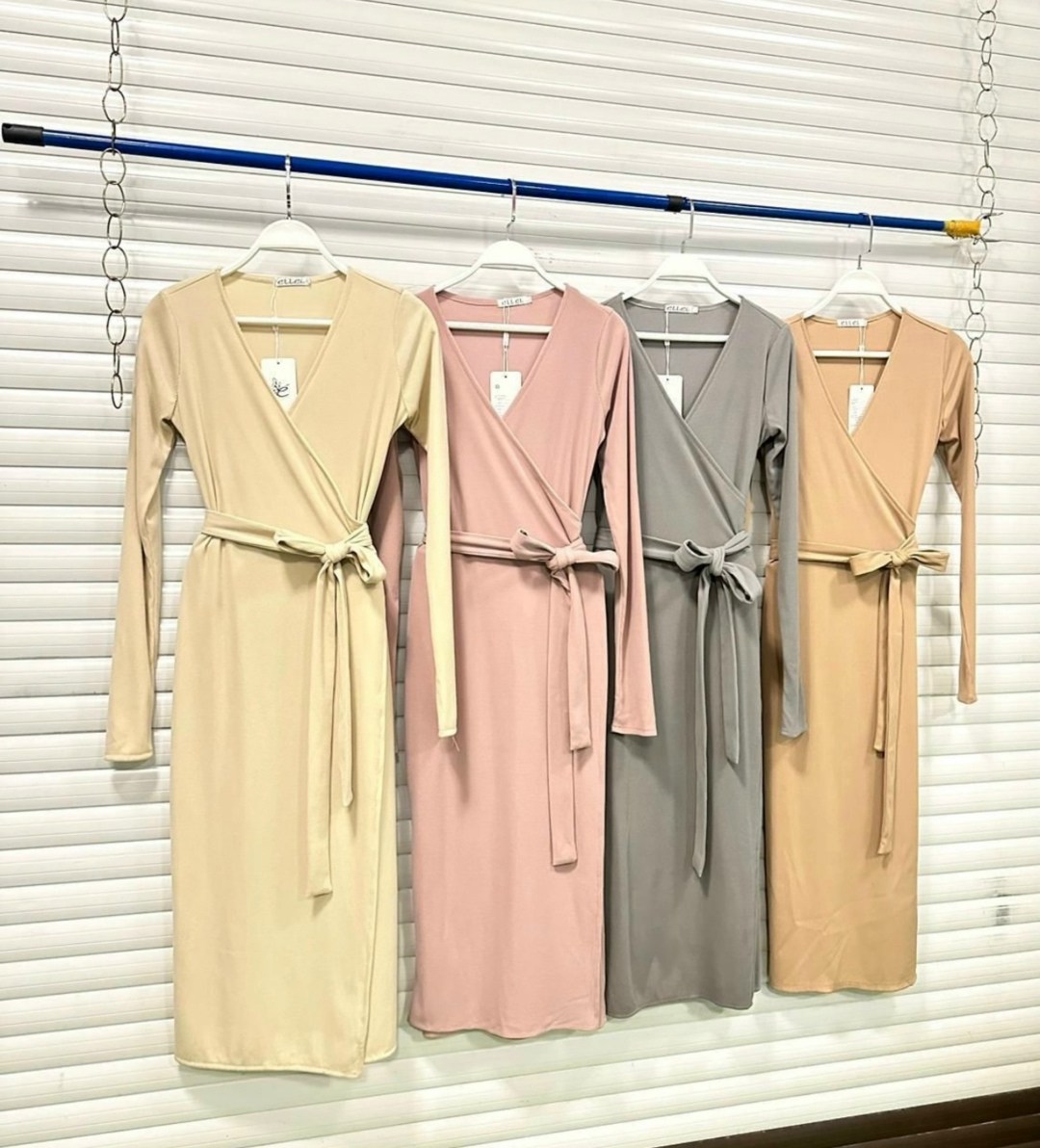 платье,удлиненное платье,нарядное платье,элегантное платье,платье с поясом