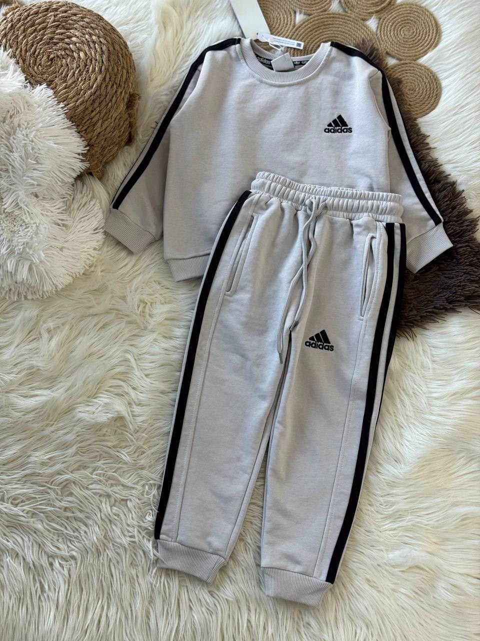 спортивный костюм adidas,детский спортивный костюм adidas,спортивные костюм,костюмы адидас,костюмы для мальчиков