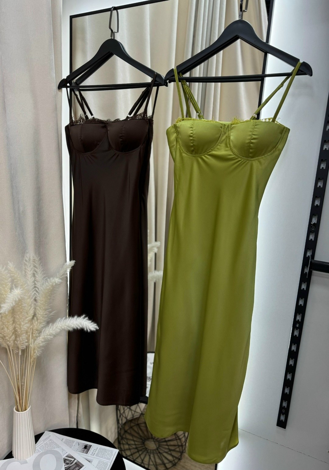 платье,атласное платье,коричневое платье,стильное платье,платье женское коричневое