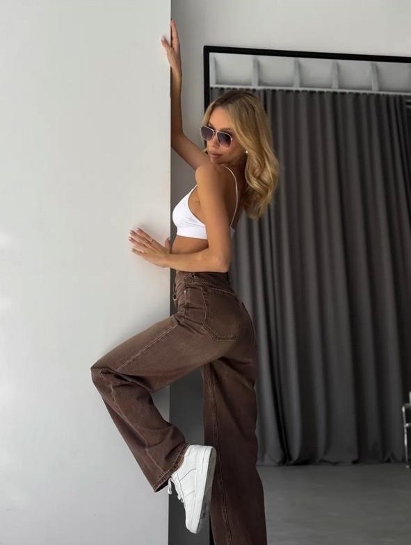 коричневые джинсы женские широкие,коричневые джинсы женские,коричневые джинсы,модные брюки,джинсы повседневные