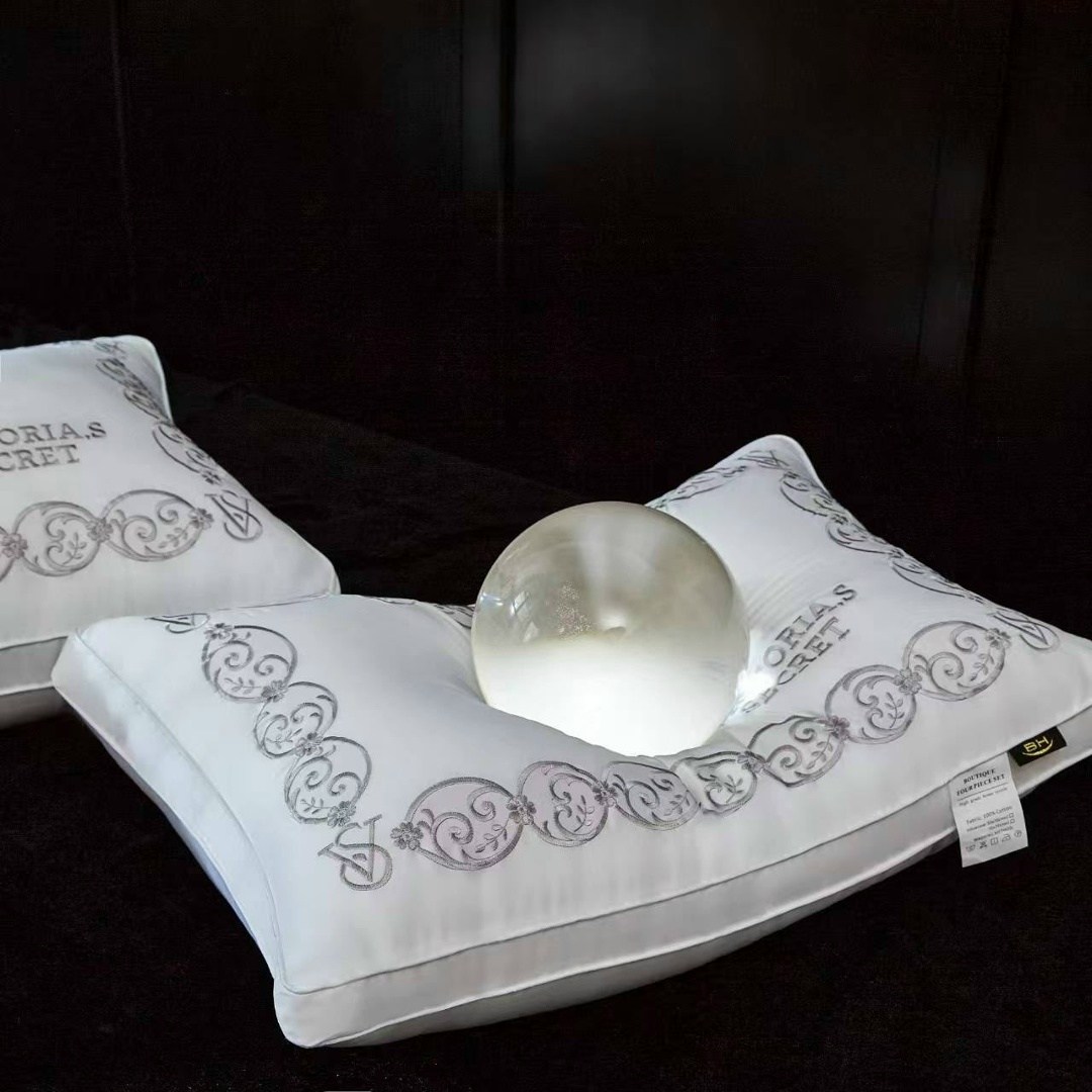 подушки,постельного белья,постельное белье белое с вышивкой,вышивка на постельном белье,элитное постельное белье