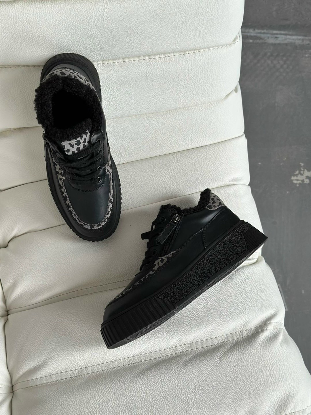 ,женские кроссовки,спортивная , женская,замшевые кеды