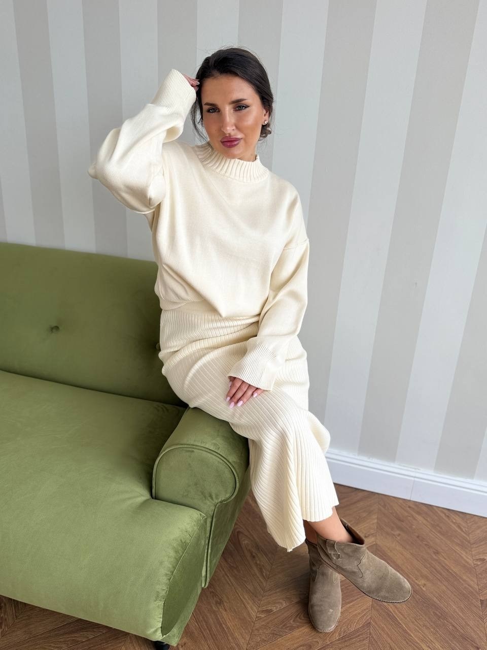 трикотажные костюмы,вязаный костюм с юбкой,стильный трикотажный костюм,вязаные костюмы,трикотажные костюмы женские с юбкой