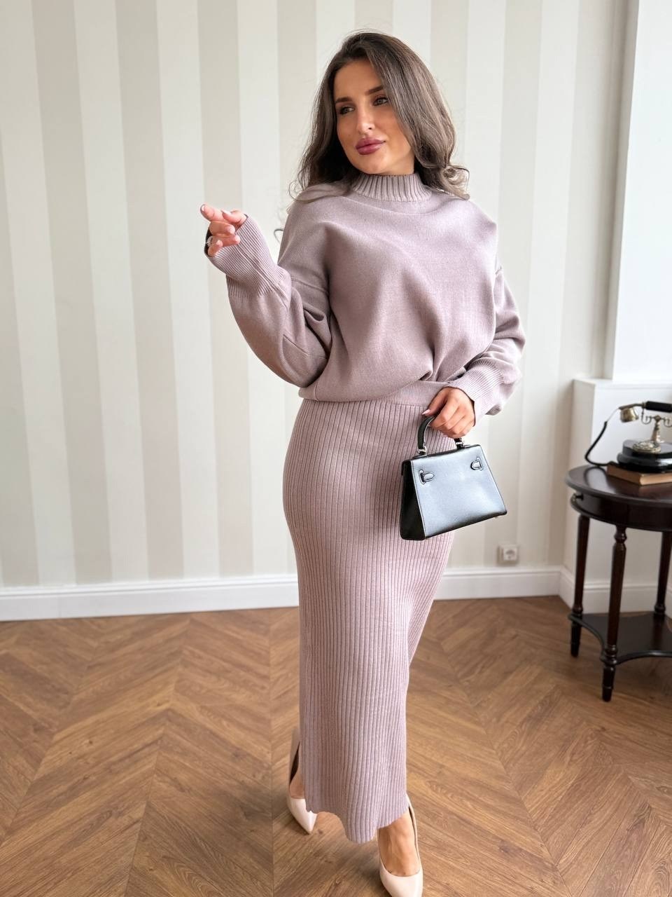 трикотажные костюмы,вязаный костюм с юбкой,стильный трикотажный костюм,вязаные костюмы,трикотажные костюмы женские с юбкой