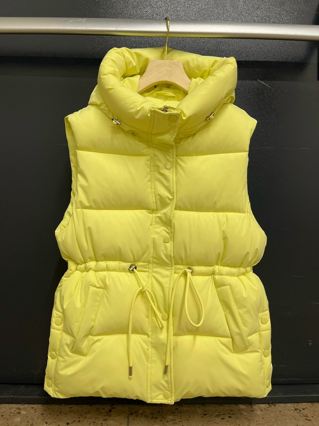 жилетка женская,теплый жилет,жилет женский,жилетка теплая,жилет с капюшоном женский