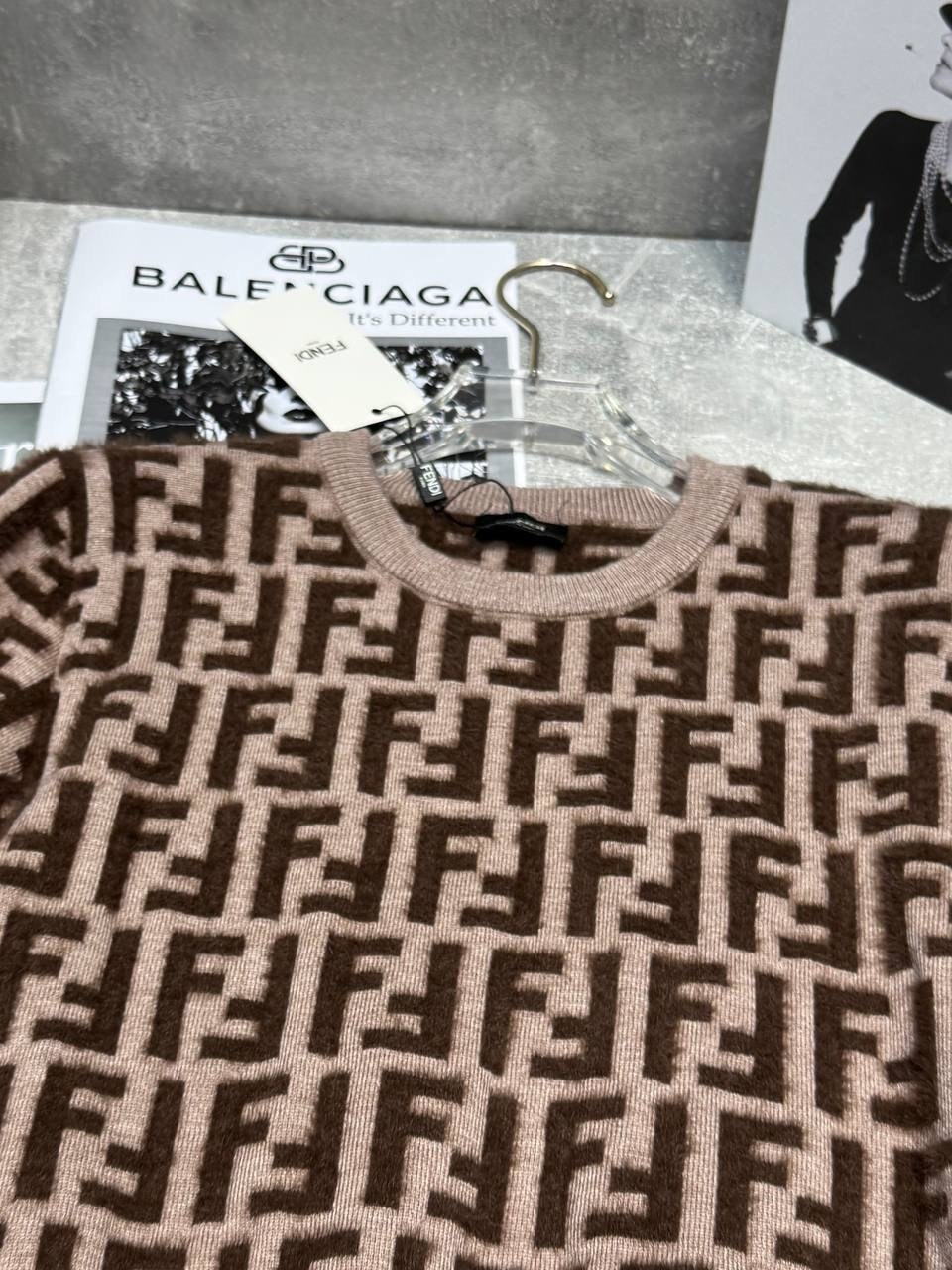 свитер fendi,джемпер fendi,свитер фенди,свитеры модные,джемпер фенди
