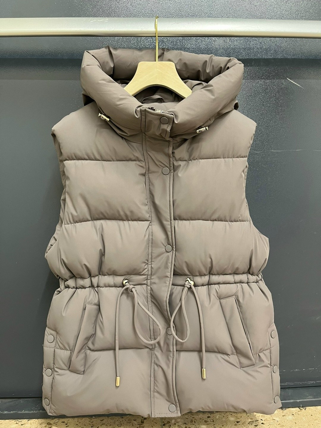 жилетка женская,теплый жилет,жилет женский,жилетка теплая,жилет с капюшоном женский