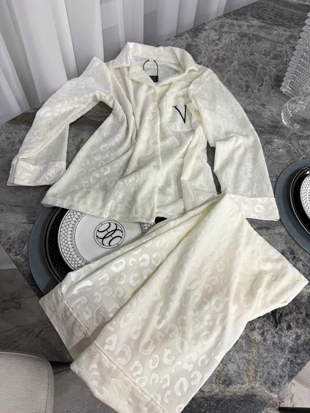 пижамы женски,пижамные костюмы,костюм в пижамном стиле,пижама белая,пижама женская шелковая cо штанами