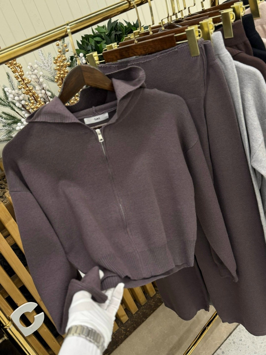 костюмы брючные,женские костюмы,вязаные костюмы,костюм коричневый