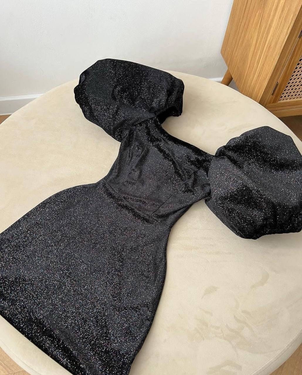 вечернее платье мини,платья мини,платье короткие,маленькое черное платье с рукавами фонариками,платье из люрекса