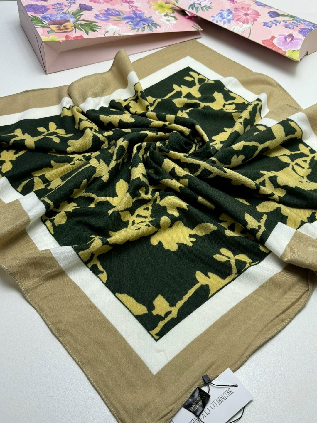 женский платок,брендовый платок,платки стильные,платки шарф,шелковый женский платок