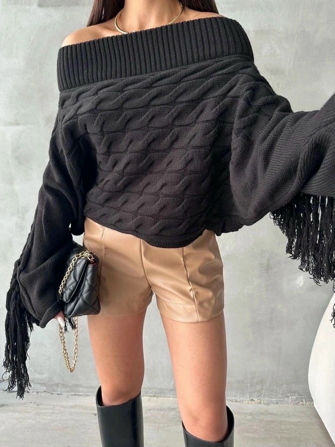 вязаные свитера,свитер с бахромой,свитер с открытыми плечами,модные свитера,кофта с бахромой