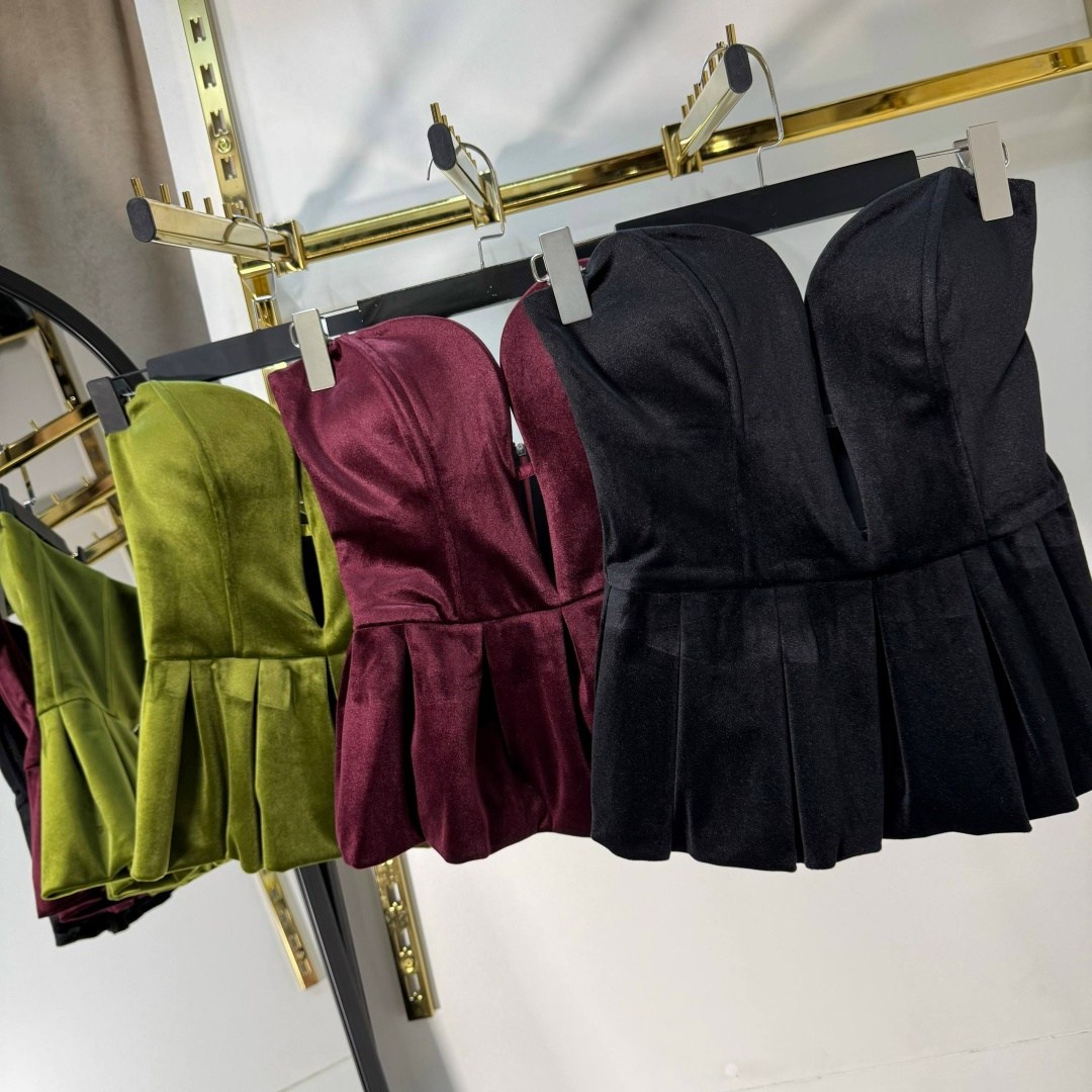 комбинезон из бархата,платья мини,платье черное мини,стильные наряды,короткие платье