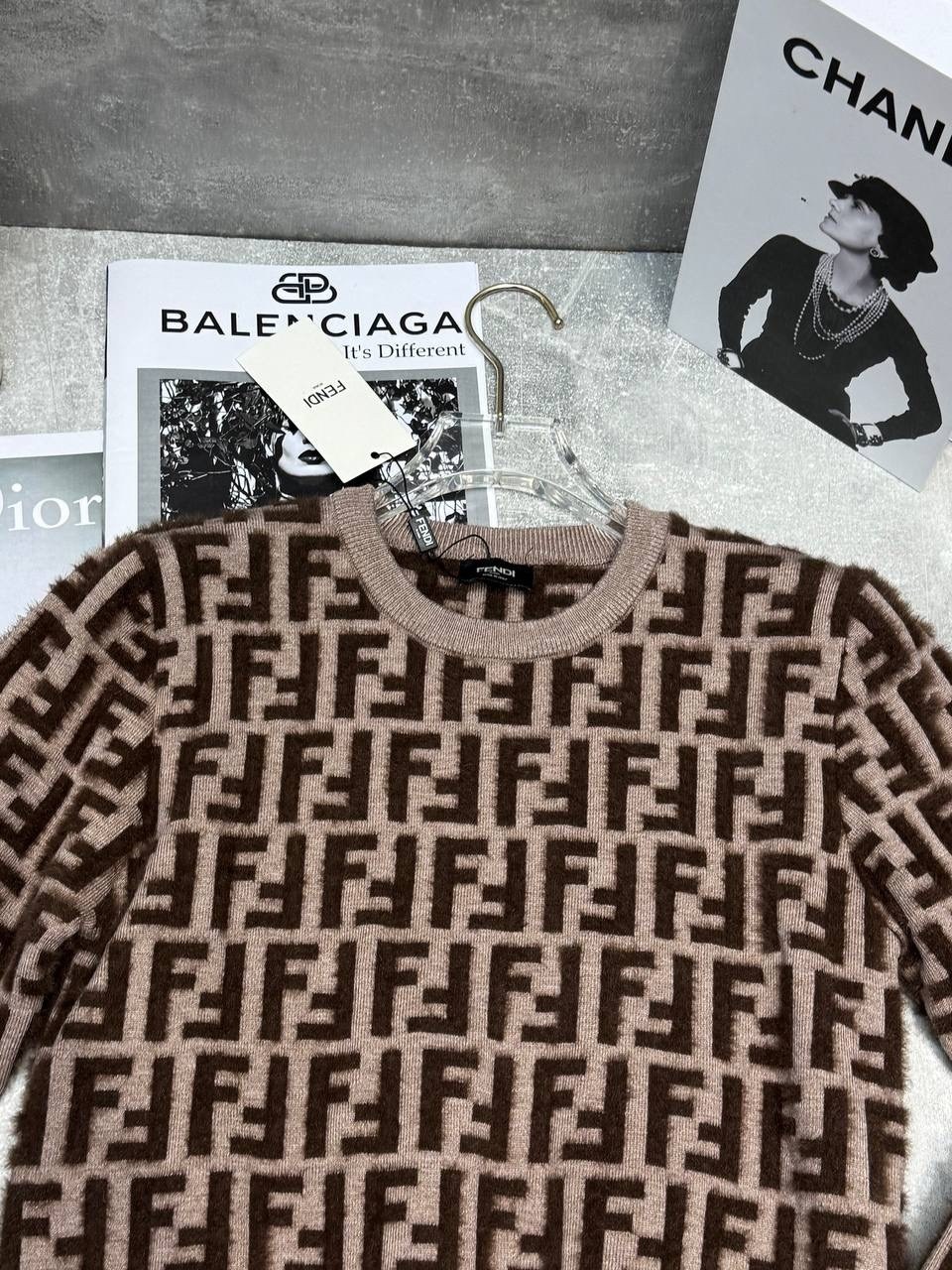 свитер fendi,джемпер fendi,свитер фенди,свитеры модные,джемпер фенди