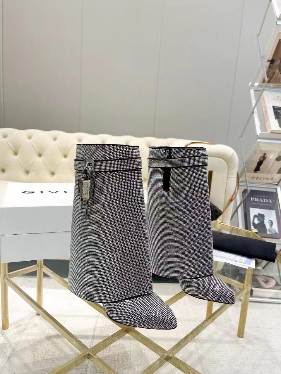 givenchy сапоги,сапоги живанши,элегантные сапоги,сапоги со стразами,сапог женский