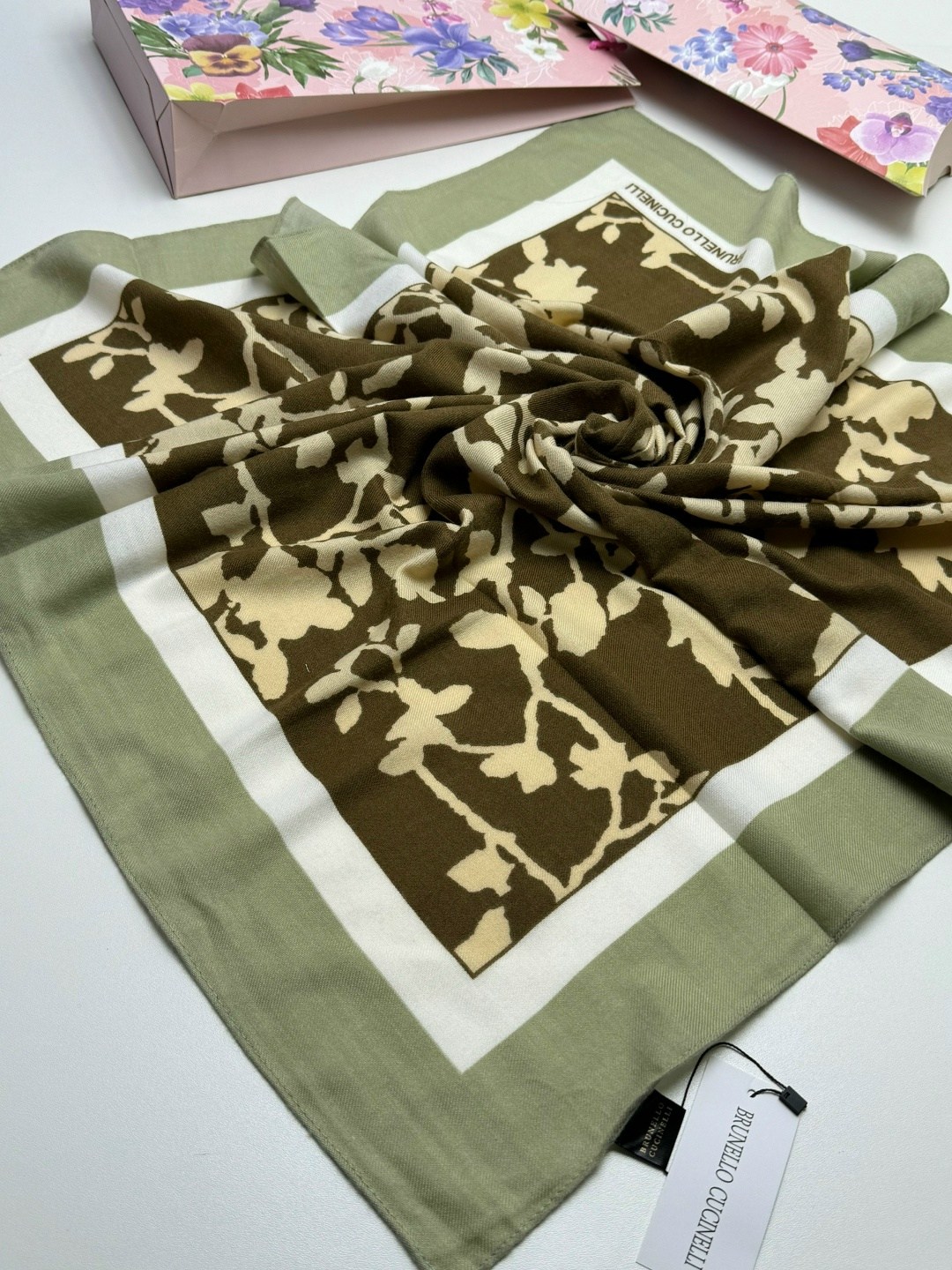 женский платок,брендовый платок,платки стильные,платки шарф,шелковый женский платок