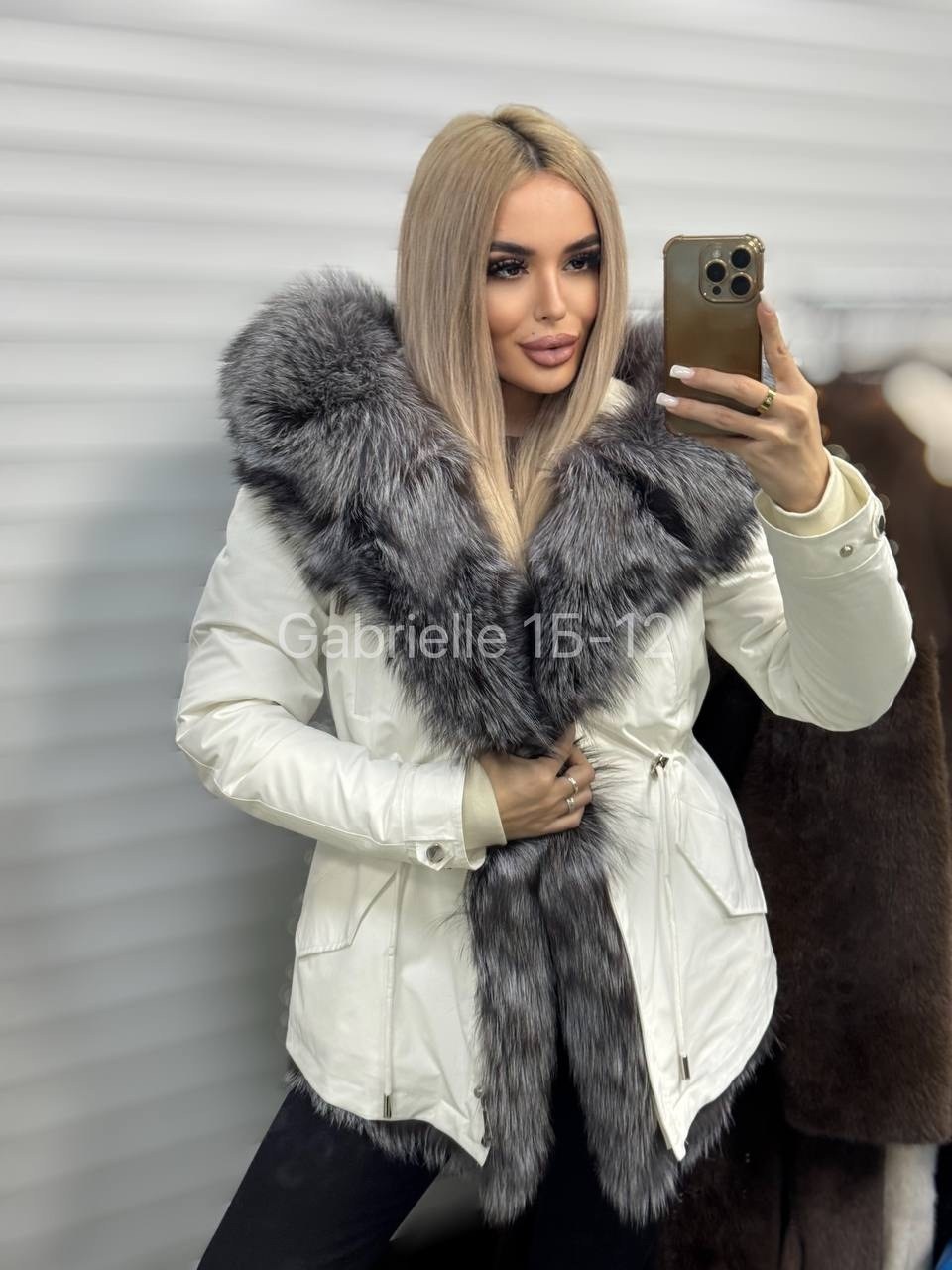 парка с мехом чернобурки,парка с натуральным мехом,парка с мехом,парка с натуральным мехом женская,парка с меховым