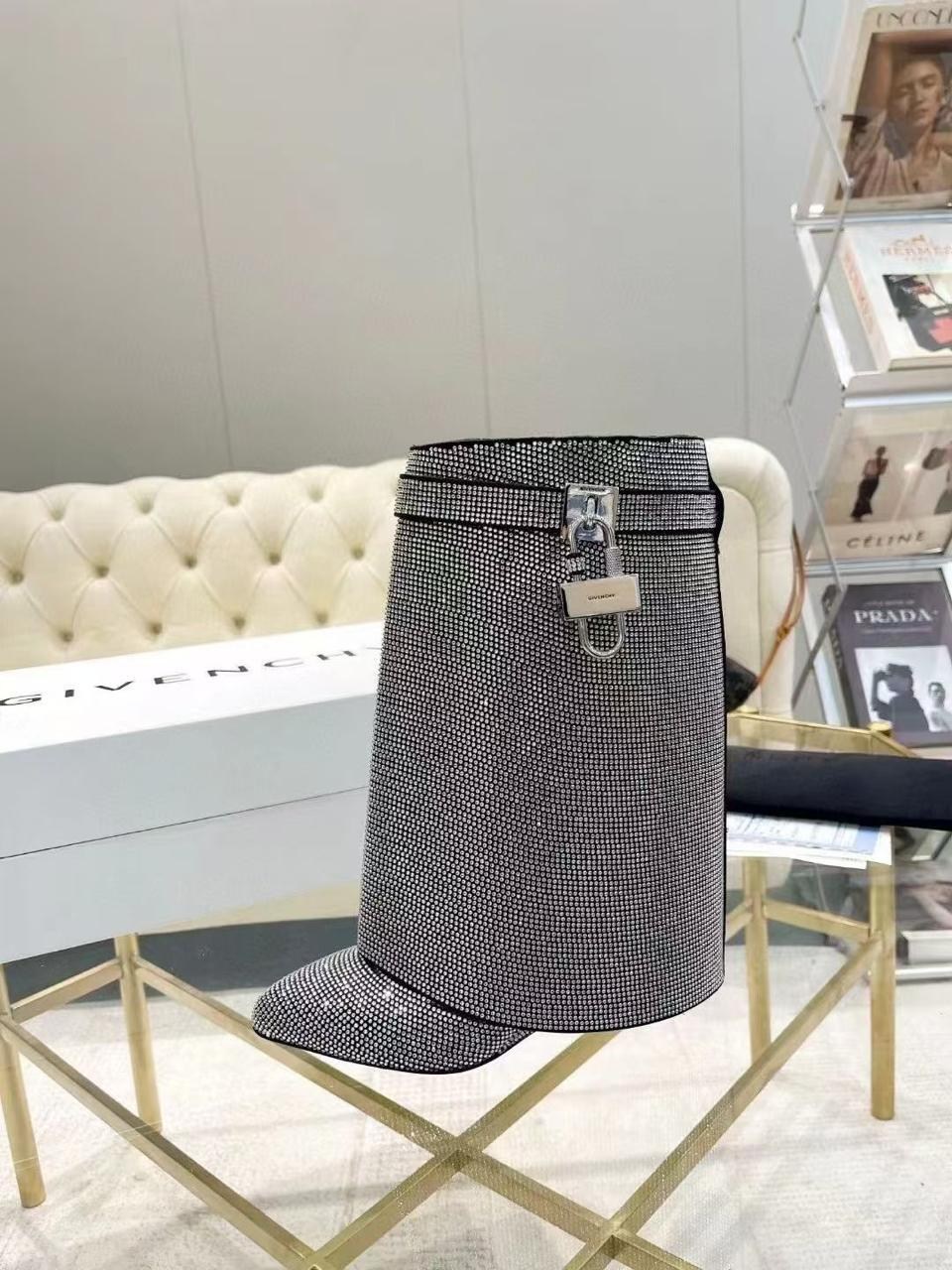 givenchy сапоги,сапоги живанши,элегантные сапоги,сапоги со стразами,сапог женский