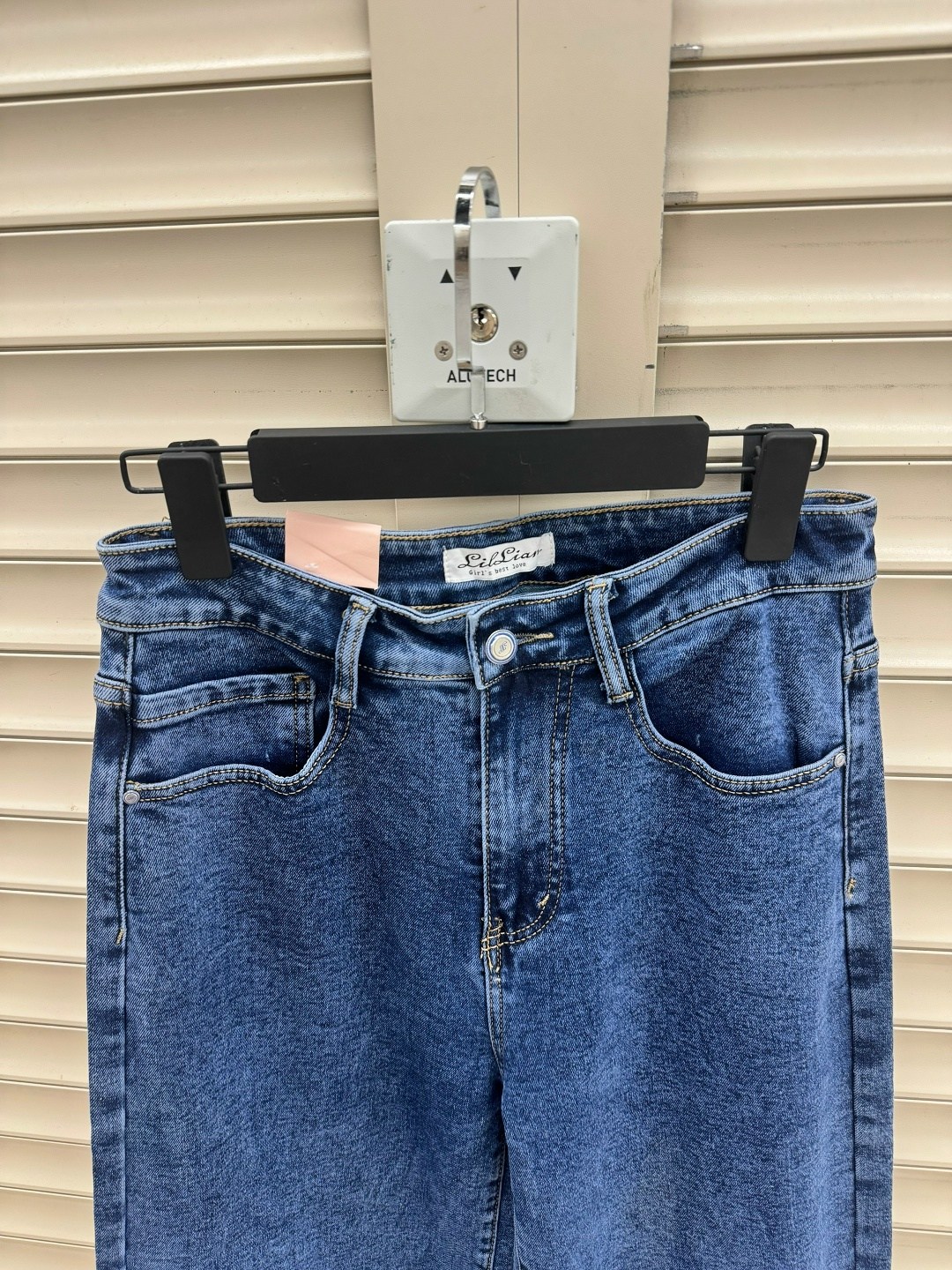 джинсы женские,одежда джинсы,джинсы женские мом,стильные джинсы,брюки джинсы