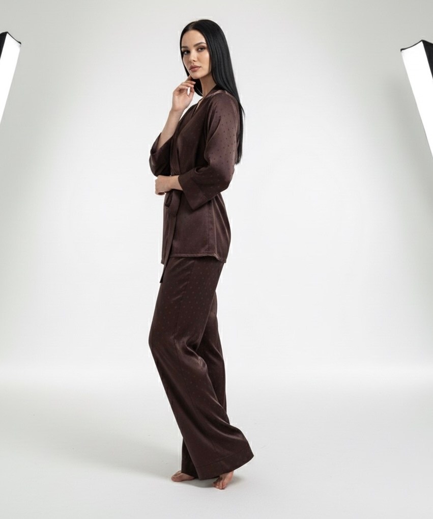 костюмы брючные,костюм с брюками,стильная пижама,шелковый костюм в пижамном стиле,шелковый костюм в пижамном стиле в 2025