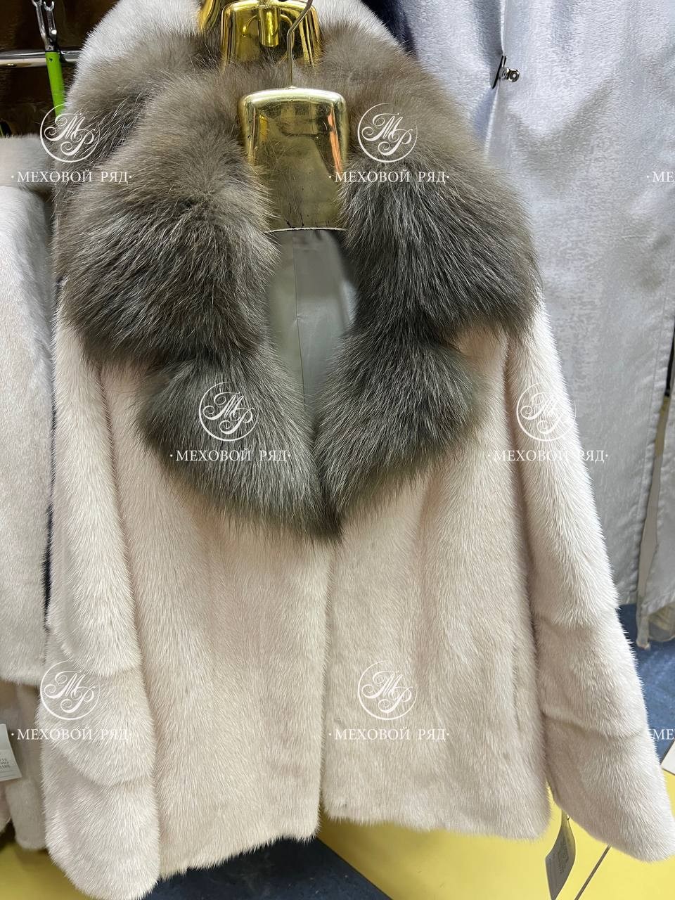 женская шуба из натурального меха норки,шуба с воротником,женские меховые,меховые изделия,белая норковая шуба
