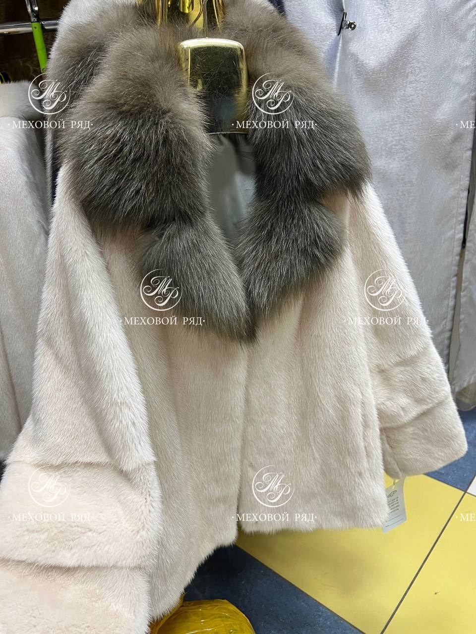 женская шуба из натурального меха норки,шуба с воротником,женские меховые,меховые изделия,белая норковая шуба