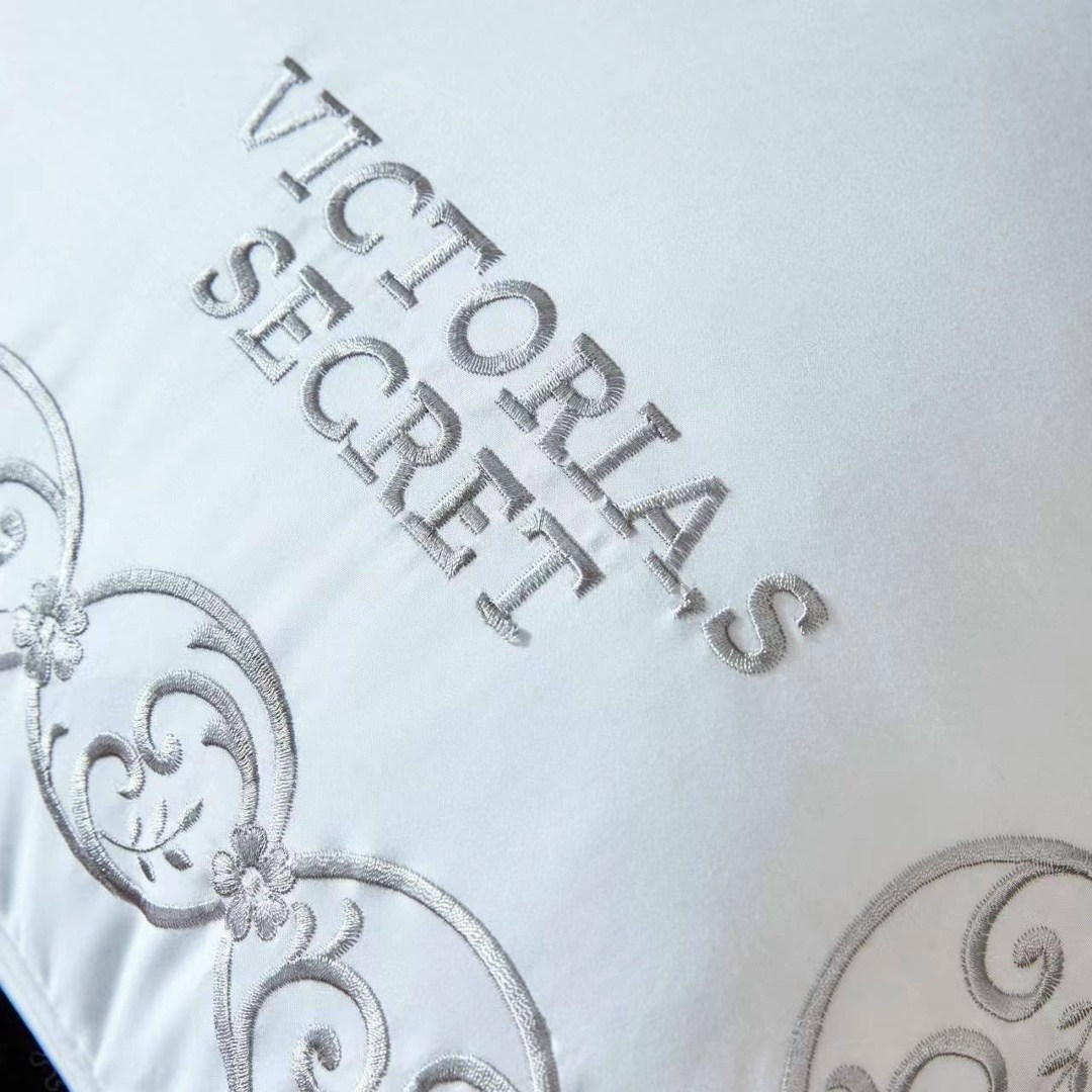 подушки,постельного белья,постельное белье белое с вышивкой,вышивка на постельном белье,элитное постельное белье