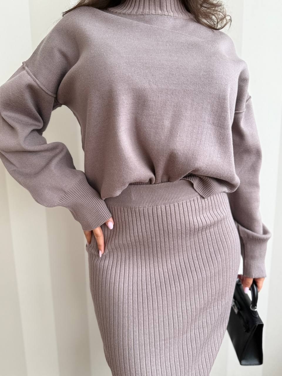 трикотажные костюмы,вязаный костюм с юбкой,стильный трикотажный костюм,вязаные костюмы,трикотажные костюмы женские с юбкой