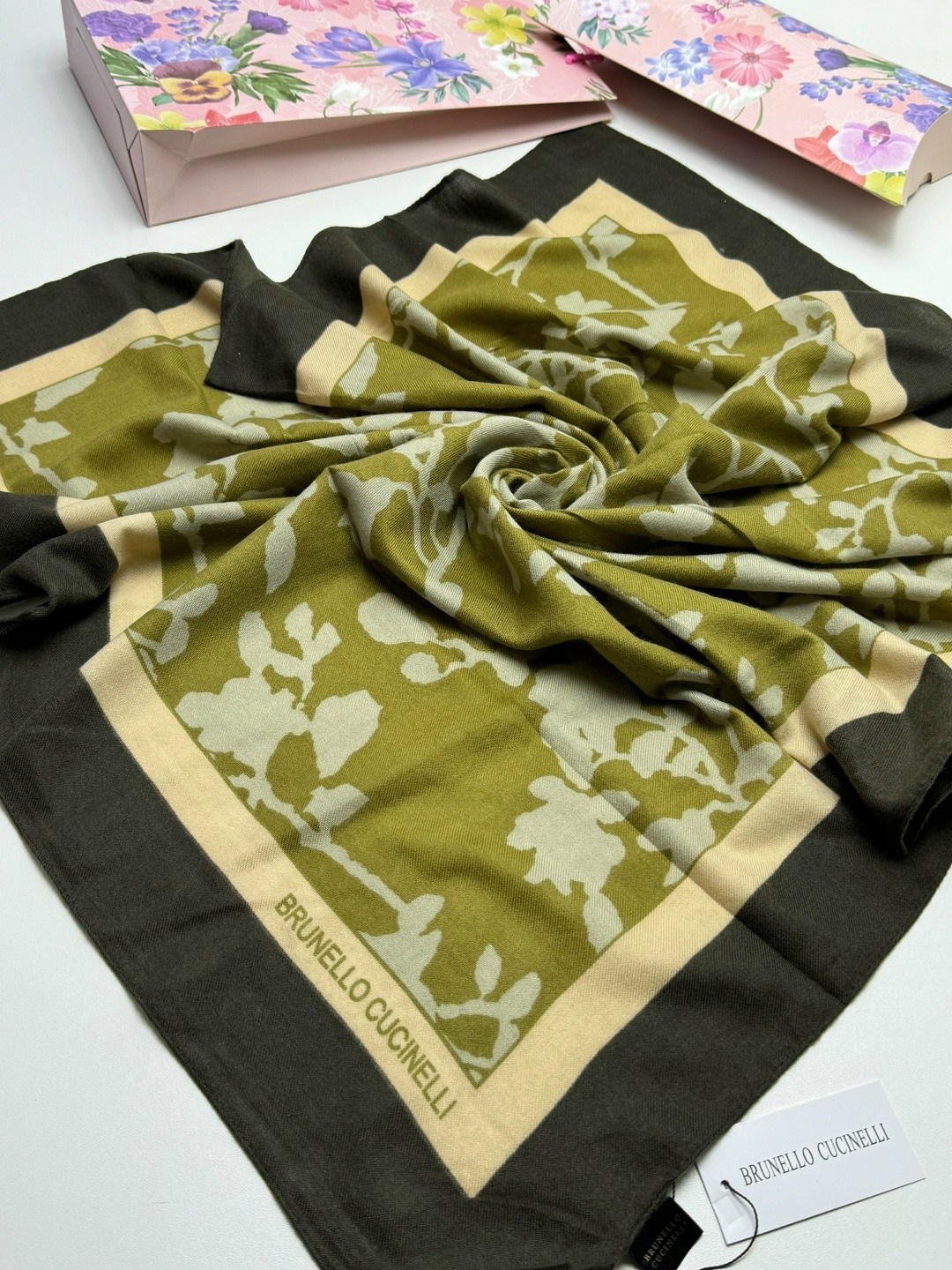 женский платок,брендовый платок,платки стильные,платки шарф,шелковый женский платок