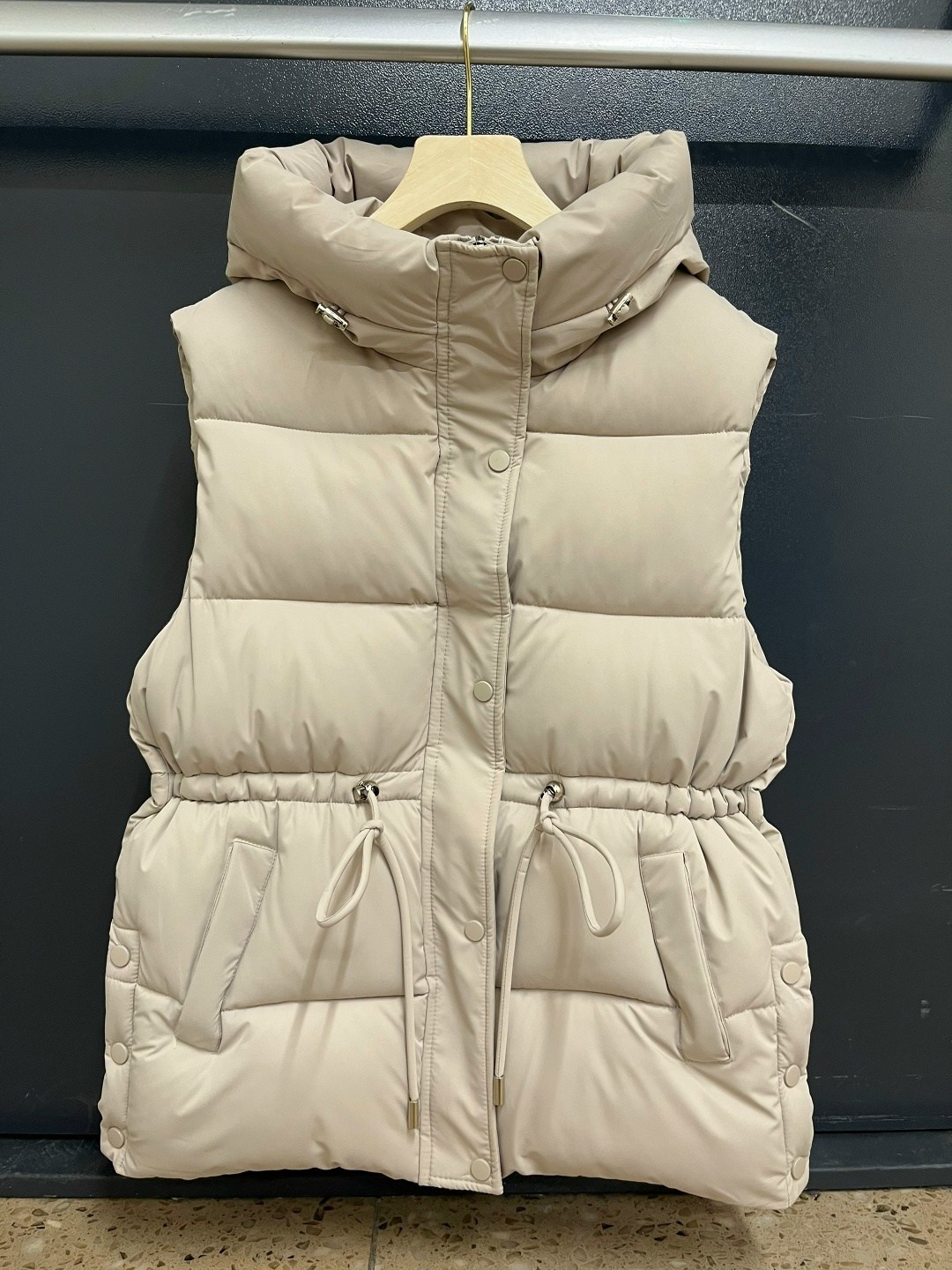 жилетка женская,теплый жилет,жилет женский,жилетка теплая,жилет с капюшоном женский