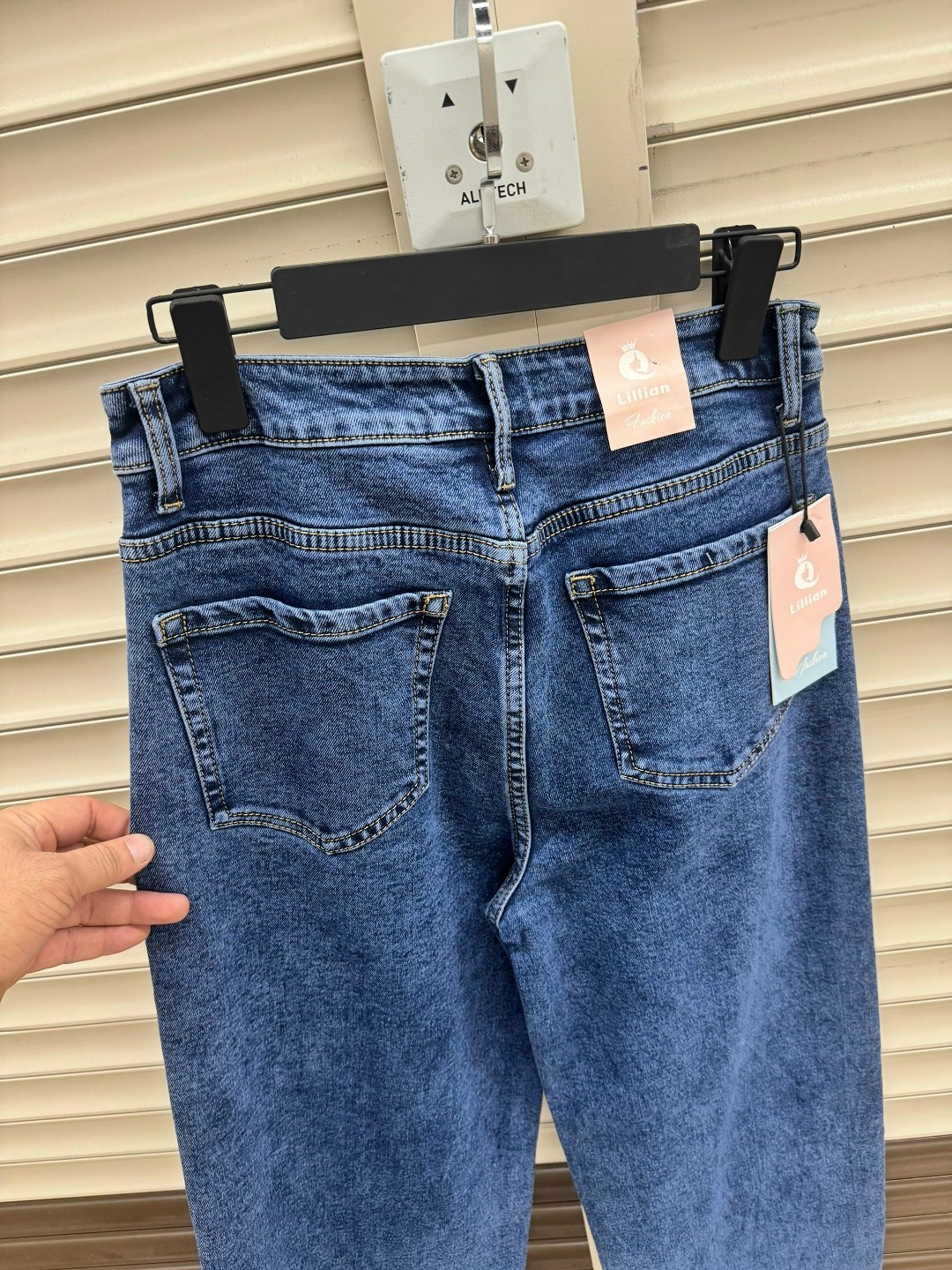 джинсы женские,одежда джинсы,джинсы женские мом,стильные джинсы,брюки джинсы