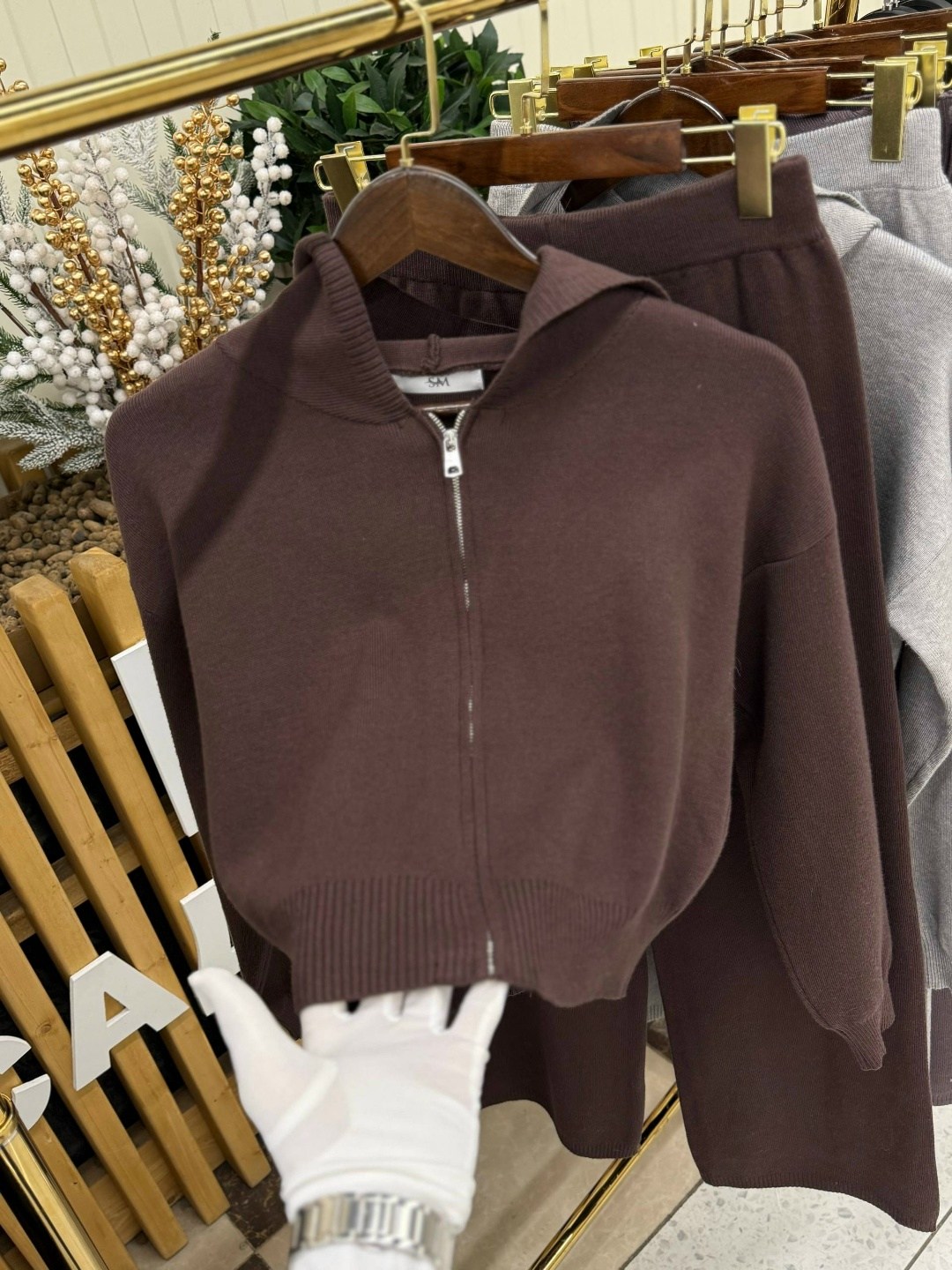 костюмы брючные,женские костюмы,вязаные костюмы,костюм коричневый